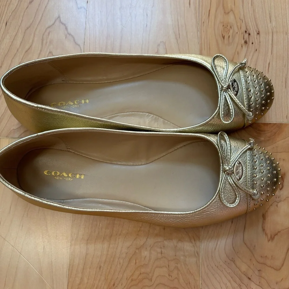 Coach Gold Doreen Tumbled Flats Shoes Studded Cap Toe 8 B